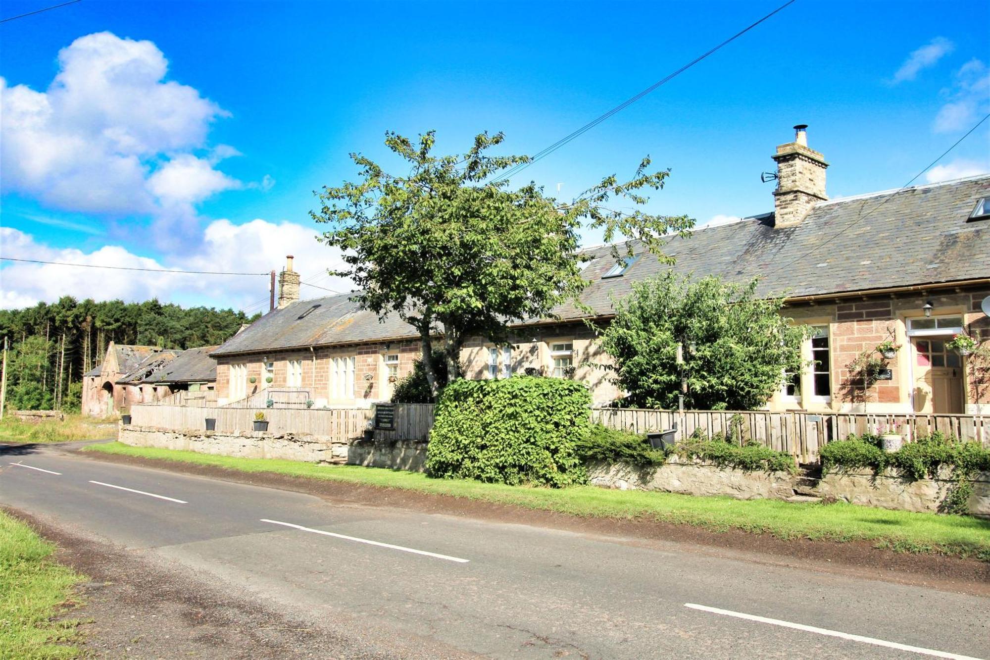 Berwick Upon Tweed - Norham - 3 Bedrooms 2 Bathrooms Cottage - 15 Minutes From Beach - Dog Friendly - Large Balcony - Log Fire - Private Garden - Off Street Parking - Quiet Rural Location - Fast Wifi Экстерьер фото